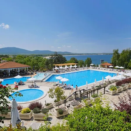 Üdülőközpont Santa Marina Village