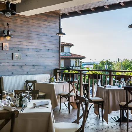 Üdülőközpont Santa Marina Village 4*