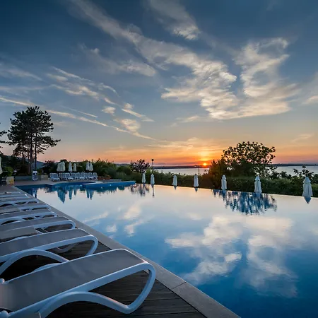 Santa Marina Village Üdülőközpont