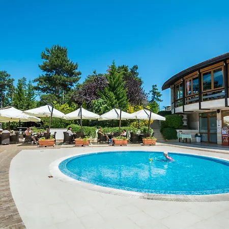 Üdülőközpont Santa Marina Village