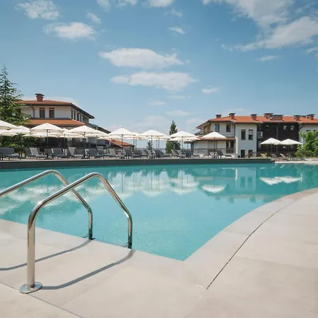 Üdülőközpont Santa Marina Village