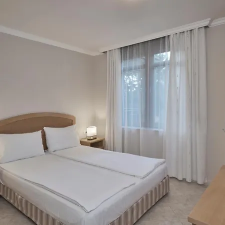 Üdülőközpont Santa Marina Village 4*